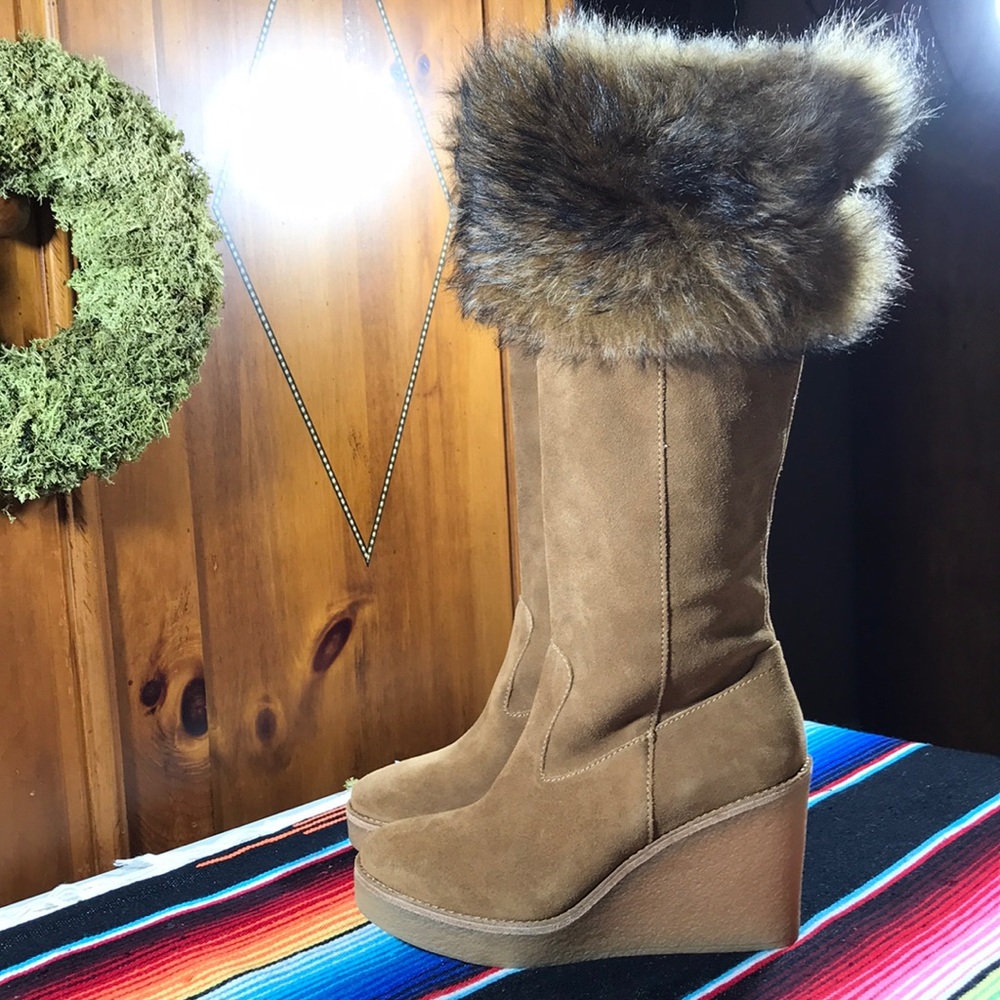 UGG Valburg Tan Suede Wedge Boot - SZ 7 NEW - Picture 6 of 9